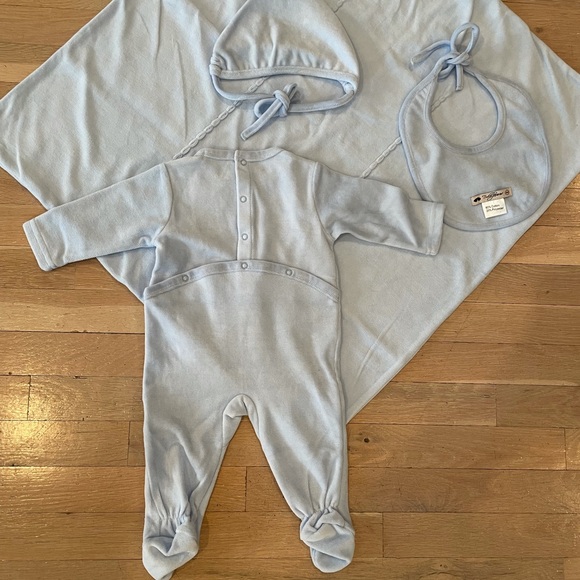 NWOT "Teddy Bear" Size 6 months, 4 pcs Velour One Piece Set w/Blanket Retail $60 - Picture 4 of 6